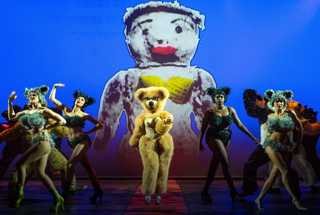 『ジャンポール・ゴルチエのファッション狂騒劇』場面写真